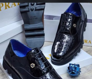 Chaussure de ville Prada avec livraison