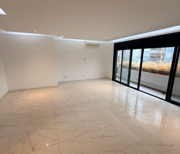 Très aéré et spacieux appartement à louer au Point E