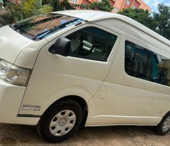 Toyota Hiace 2015